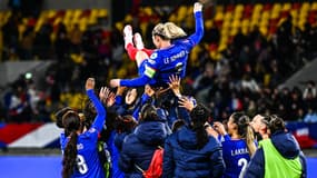 Eugénie Le Sommer avec l'équipe de France le 25 février 2025