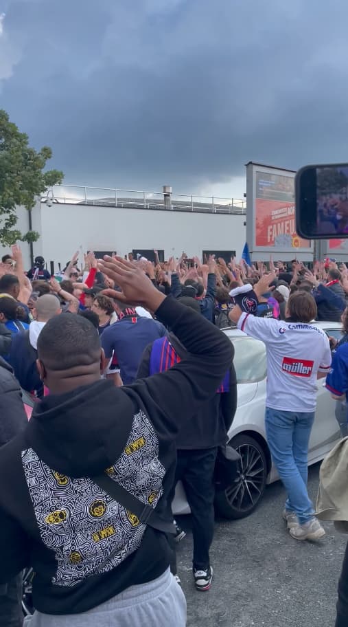 L'ambiance des supporters parisiens avant PSG-Dortmund, le 7 mai 2024.