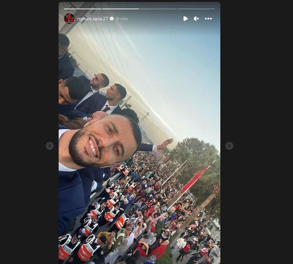 Romain Saïss salue les fans marocains 