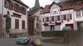 Restes de pétards du Nouvel An dans un village alsacien