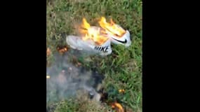 Nike a choisi de soutenir ses athlètes visés par des polémiques comme Serena Williams, Lebron James ou Colin Kaepernick. 