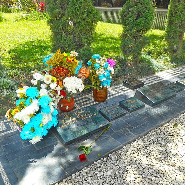 La tombe de Pablo Escobar, en Colombie La tombe de Pablo Escobar, en Colombie