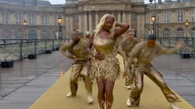 Aya Nakamura chante lors de la cérémonie d'ouverture des JO, 26 juillet 2024