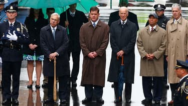 L'actuel maire de Boston et son prédecesseur, ainsi que le vice-président Joe Biden, rendent hommage le 15 avril 2014 aux victimes des attentats du marathon de Boston.