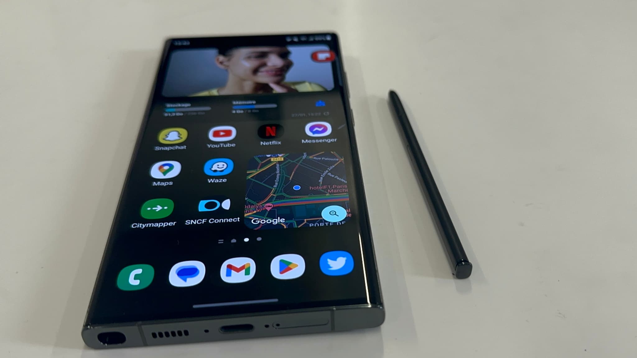 Le Galaxy S23 Ultra de Samsung avec son stylet S-Pen