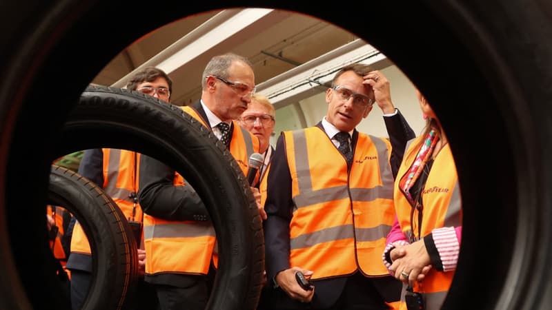 "Ce n'est pas du protectionnisme, c'est de la juste protection": à l'usine Goodyear d'Amiens, Emmanuel Macron exhorte l'Europe à "sévir" face à la concurrence déloyale dans l'industrie