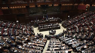 Le premier budget de la coalition au pouvoir prévoit de nombreuses dépenses supplémentaires.