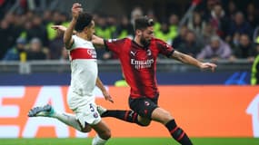 Olivier Giroud face à Marquinhos lors de Milan-PSG, à San Siro le 7 novembre 2023