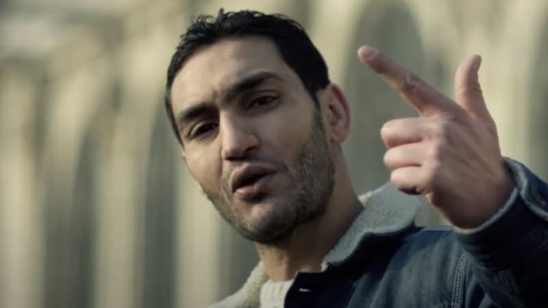 Le rappeur Morad dans le clip de "Sans Refrain", de Scred Connexion.