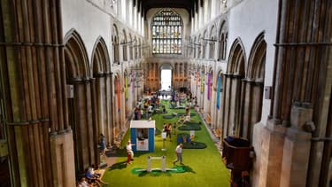 La cathédrale transformée en mini-golf