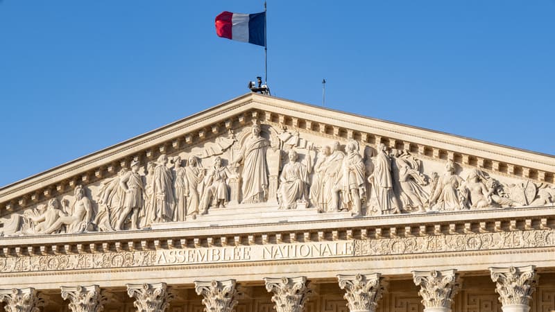 Gouvernement, Budget, organisation des JO... sans majorité à l'Assemblée, va-t-on vers une France paralysée?