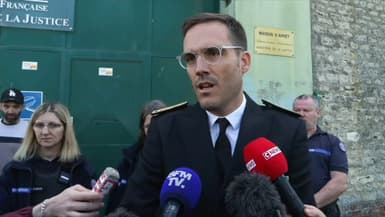 Le préfet de l'Eure Simon Babre devant la maison d'arrêt d'Évreux (Eure), le 15 mars 2024, au lendemain de l'attaque d'un convoi pénitentiaire par des hommes armés à l'issue de laquelle deux agents ont été tués.