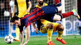 Messi, ici stoppé par Arda Turan, sera surveillé de près par les hommes de Simeone.