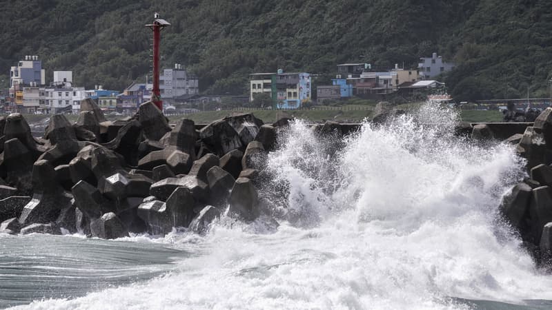 Plus de 340 km/h: le typhon Koinu provoque des vents d'une force 