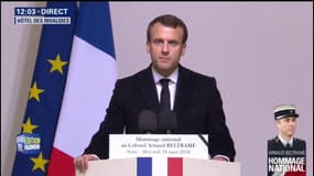 Hommage à Arnaud Beltrame: "Il a fait ce choix car il se serait éternellement reproché de ne pas l'avoir fait", dit Emmanuel Macron