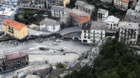 Vue aérienne des dégâts provoqués par les pluies torrentielles à Tende, le 6 octobre 2020 dans les Alpes-Maritimes.