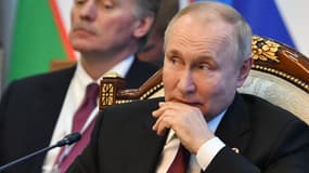 Dmitri Peskov et Vladimir Poutine le 9 décembre 2022 au Kirghizistan 