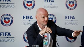 Le président de la Fifa Gianni Infantino lors d'un point presse au siège de la Fédération chilienne de football à Santiago, le 17 octobre 2021