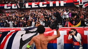 Marquinhos devant le Collectif Ultras Paris après PSG-Dortmund, le 19 septembre 2023 en Ligue des champions