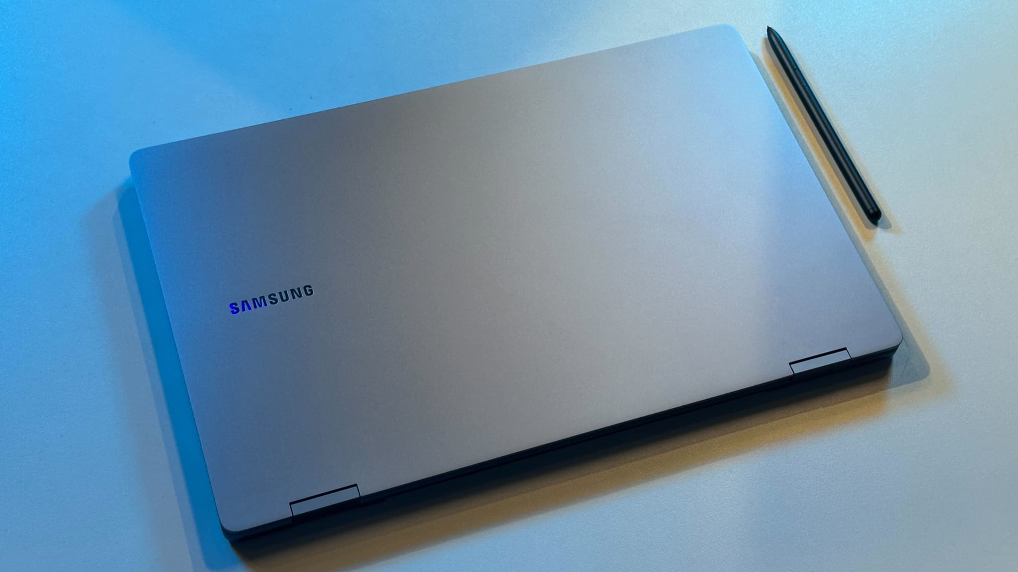Le Samsung Galaxy Book4 360 bénéficie d'une finition réussie Le Samsung Galaxy Book4 360 bénéficie d'une finition réussie