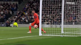 Tottenham-Ajax : Lloris sauvé par son poteau sur une frappe de Neres