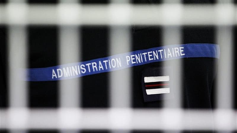 Les syndicats CGT et FO appellent les personnels pénitentiaires à bloquer mercredi les portes des prisons pour demander des moyens et des effectifs supplémentaires pour faire face à une surpopulation croissante. /Photo d'archives/REUTERS/Régis Duvignau