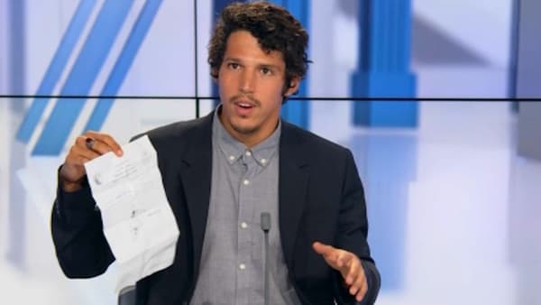 Notre reporter Juan Palencia montre l'autorisation qu'ils devaient fournir aux talibans lors des contrôles. Notre reporter Juan Palencia montre l'autorisation qu'ils devaient fournir aux talibans lors des contrôles.