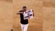 L'influenceur Jeremstar, dans les arènes de Nîmes avec une pancarte contre la corrida, le vendredi 19 septembre