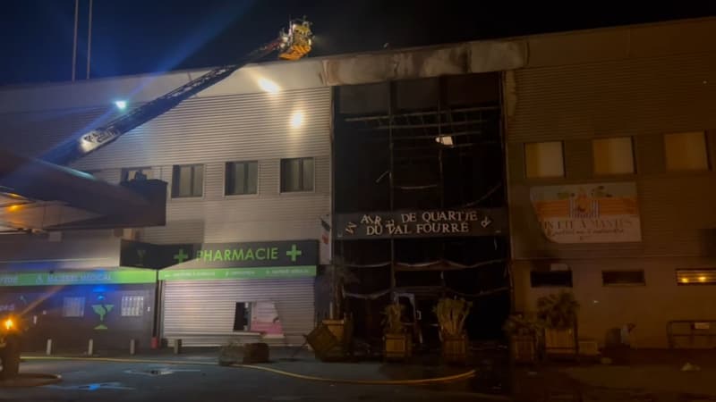 La mairie de quartier du Val Fourré, à Mantes-La-Jolie dans les Yvelines, a été incendiée dans la nuit du mardi 27 au mercredi 28 juin 2023