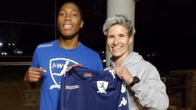 Caster Semenya avec la légende du football sud-africain Janine van Wyk
