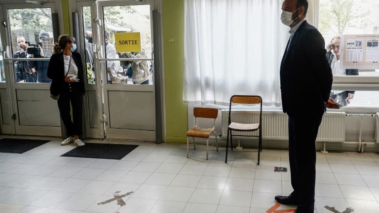 Le Premier ministre Edouard Philippe vote, le 28 juin 2020 au Havre