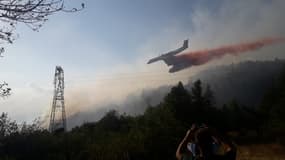 Les sapeurs-pompiers sont toujours mobilisés sur le feu à Saint-Geniez.