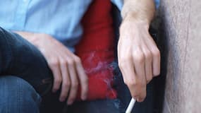 Matignon reste sur l'interdiction de fumer dans l'enceinte des lycées