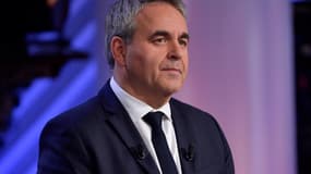 Xavier Bertrand dans un studio de télévision le 31 mai 2023