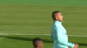 A l'échauffement, Payet jongle avec... un chewing-gum