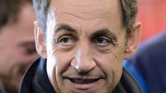 Nicolas Sarkozy n'exclut pas d'annoncer le nom son futur Premier ministre, en cas de réélection, entre les deux tours de la présidentielle, et indique qu'il a déjà "un idée assez précise" de son choix. /Photo prise le 17 avril 2012/REUTERS/Eric Feferberg/