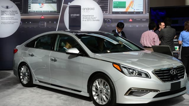Android Auto fournit sur la Sonata de Hyundai un système embarqué de divertissement et d'aide à la navigation.