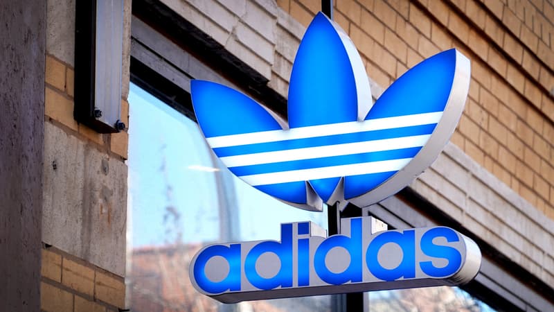 Après le scandale Kanye West, Adidas pourrait "brûler" un stock énorme de baskets Yeezy et perdre très gros