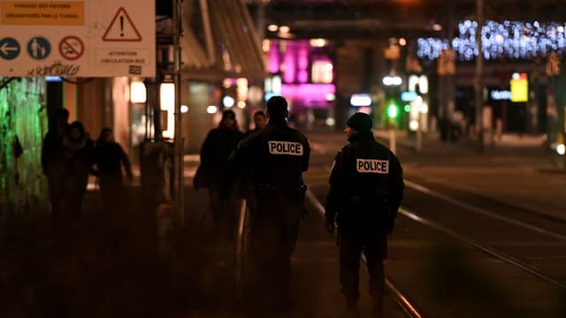 Patrouille de police dans les rues de Strasbourg après la fusillade qui a éclaté dans le centre-ville mardi 11 décembre 2018 vers 20h15