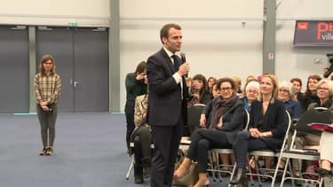 Emmanuel Macron dans un gymnase de Pessac, en Gironde.