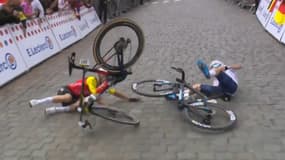 Benjamin Thomas et Mattéo Vercher chutent lors de la 1ere étape du Tour de France le 5 juillet 2025