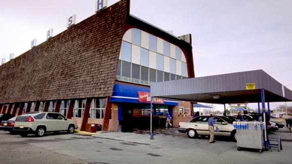 L'imposant Car Wash.