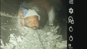 Les travailleurs piégés à l'intérieur d'un tunnel en Inde, filmés avec une caméra endoscopique, le 21 novembre 2023. 