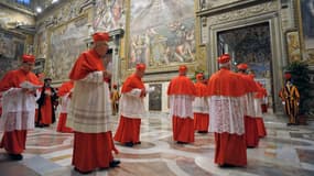 Des cardinaux entrant dans la chapelle Sixtine avant le début du conclave au Vatican le 12 mars 2013 (photo d'illustration)