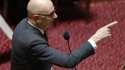 Roland Lescure s'est dit favorable à une réplique de la France et de l'Union européenne, si les États-Unis mettaient à exécution leur menace de nouvelles surtaxes douanières.