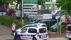 Les rues de Saint-Etienne-du-Rouvray bloquées lors de l'attentat de mardi.