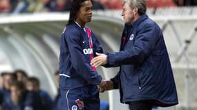 Ronaldinho (à gauche) et Luis Fernandez en novembre 2002