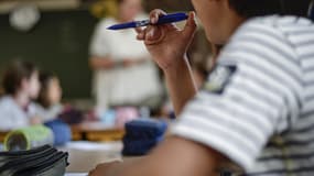 Le ministère de l'Education veut mettre l'accent sur l'écriture manuscrite avec des tests de rédaction et la fin des exercices à trous (illustration). 