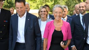 La Première ministre Elisabeth Borne, avec le président du Medef, Geoffroy Roux de Bézieux, aux Rencontres des entreprises de France, organiséess par le Medef, le 29 août 2022, à Paris