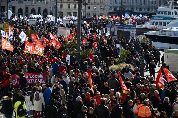 Des manifestants contre la réforme des retraites à Marseille, le 7 février 2023. Des manifestants contre la réforme des retraites à Marseille, le 7 février 2023.